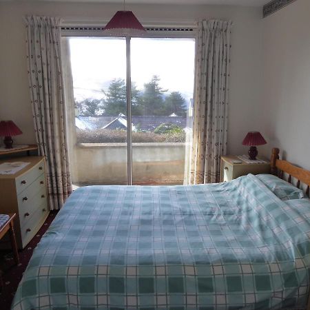 Plas Heulog Holiday Accommodation Ланвайрвехан Екстериор снимка