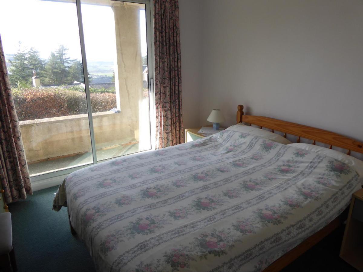 Plas Heulog Holiday Accommodation Ланвайрвехан Екстериор снимка