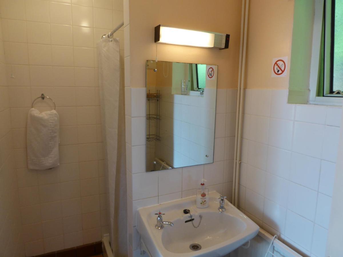 Plas Heulog Holiday Accommodation Ланвайрвехан Екстериор снимка